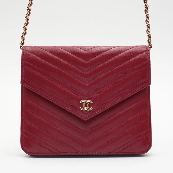 Pre-owned CHANEL Red Wallet On Chain - Chevron V-Stitch - Picture 1 of 5